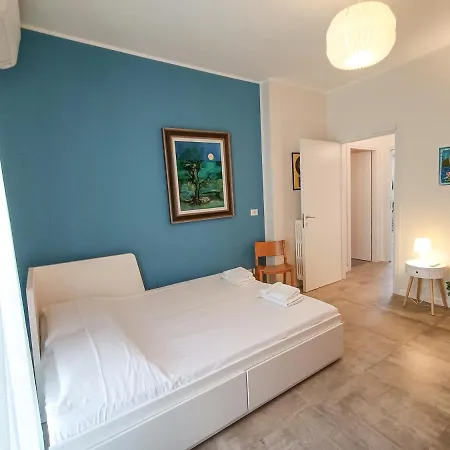 דירה Altido Bright Flat With 2 Balconies And Sea View *